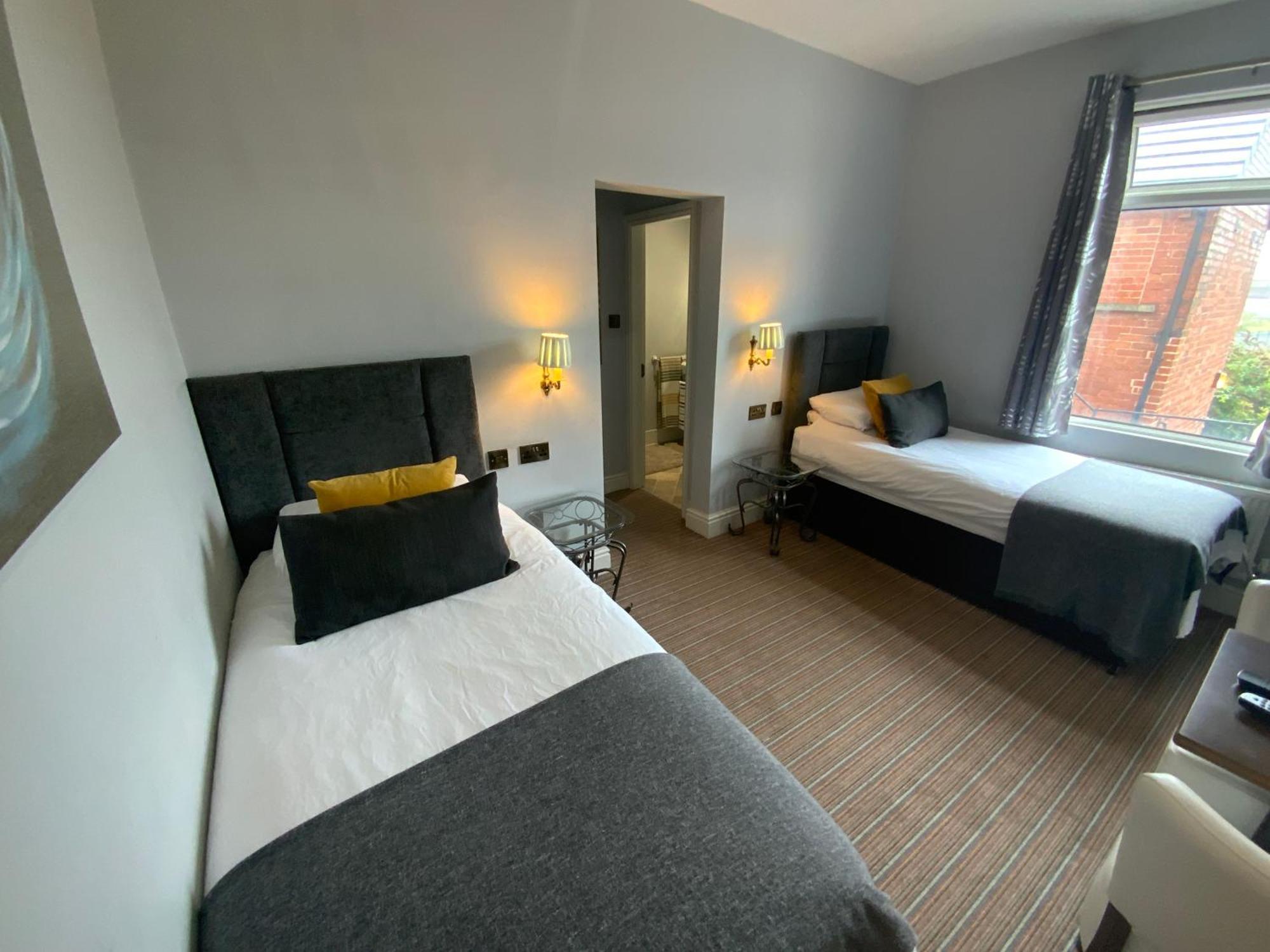 Wheldale Hotel Касълфорд Екстериор снимка
